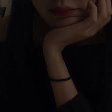 رمزيات شباب رمزيات رمزيات رمادي رمزيات رماديه رمزيات بنات افتار افتارات ابيض اسود Aesthetic Girl Girl Photography Poses Aesthetic Photography