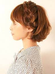 雨の日のすっきりヘアアレンジ 湿気に負けない髪型 ボブ 編み込み ヘアアレンジ 袴 卒業式 ヘアスタイル ショート