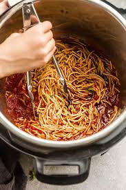 Break the spaghetti noodles and add it to the instant pot. Easy Instant Pot Spaghetti With Meat Sauce How To Pressure Cook Pasta