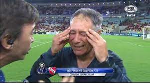 El entrenador ya tiene un acuerdo de palabra con la institución. Las Lagrimas De Holan Tras Ganar La Sudamericana Y Pensar En Su Futuro