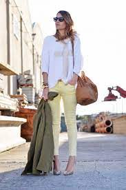 Jumper And Pastel Jeans Pantalon Amarillo Mujer Pantalones Amarillos Combinacion Colores Ropa