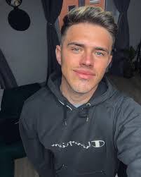 Lily Westbrook's Instagram, Twitter & Facebook