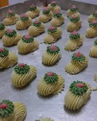 Bila biskut masak, keluarkan alat pemotong , biarkan sehingga biskut sejuk. Food Lifestyle Education Parenting Diy Cararesepi
