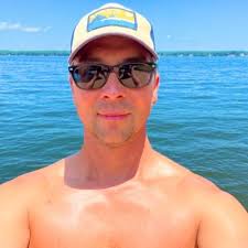 J Allen Holt (@TheJAllenHolt)