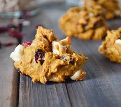 Biscuits Au Gruau Citrouille Canneberges Et Chocolat Blanc Recipe Cranberry Dessert Pumpkin Recipes Desserts