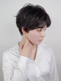 大人女性におすすめな 中谷美紀の髪型 自然なかっこよさで 大人の色香を纏うショートに bangs バングス ショートのヘアスタイル 髪型 黒髪 髪型