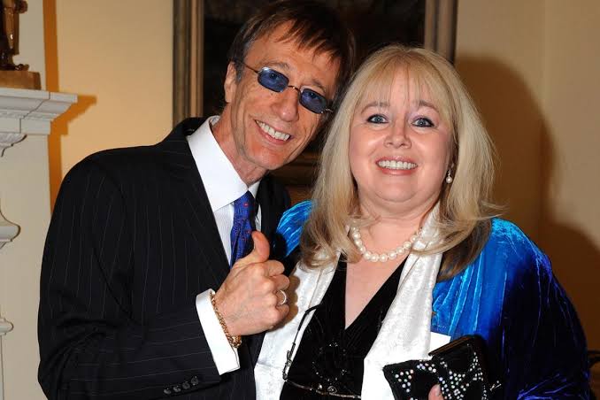 Bee Gees star Robin Gibb's widow writes biography without mentioning his  affair - The Mirror