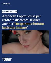 Dalla mattina di ieri 2 ottobre non si hanno più notizie di due 17enni Nicole  Giannone e Sofia Autenzio. Entrambe le ragazze frequentano Scienze Umane e  a quanto si apprende sono uscite