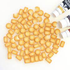 クリームサンドビスケット 作り方と 絵の具の話 ミニチュアフード 作り方 樹脂粘土で作るチャーム ハンドメイド 簡単 アクセサリー