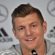Born in 1990, kroos plays for real madrid and the german football team. Pin On Footballer Hairstyles