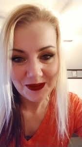 Amy Warfield's Instagram, Twitter & Facebook