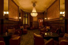 Café wohnzimmer shisha lounge in wilmersdorf wir bieten neben einer großen vielfalt von shishas auch leckere alkoholfreie cocktails, softdrinks & die möglichkeit sich essen liefern zu lassen. Galander Bars In Berlin Kreuzberg Und Charlottenburg Tastings Events