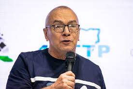 Por *amplia mayoría* de aprobó el emplazamiento de la *Ley de Emergencia en  Discapacidad* a la Comisión de Presupuesto, debiendo la misma tener que dar  un dictamen el día Miércoles 23 a