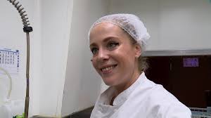 Cantinière sur TikTok, Camille partage les coulisses de son métier avec  l'idée de "changer l'image de la cuisine collective"