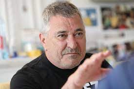 Dans un communiqué relayé par 20 minutes, l'humoriste remercie son public pour leur fidélité: Le Syndrome Bigard