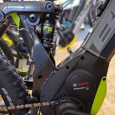 Satte 150mm Pure E Mtb Power Bulls Kombiniert Eine Klasse Akku Bzw Motorintegration Mit Viel Federweg Am Bike Bullsbikes E Mtb Mtb Erste Klasse