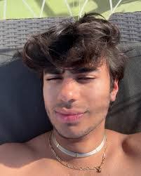 Neil Sethi's Instagram, Twitter & Facebook