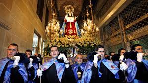 While so much is known and made of the day of the dead altars, this celebration draws much less attention. Dia De Republica O Viernes De Dolores