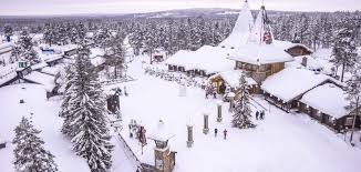 La casa di babbo natale si trova a rovaniemi, capoluogo della lapponia, dove santa claus ha scelto la sua dimora nel bel mezzo di aurore boreali, natura incontaminata e scenari a dir poco fiabeschi. Villaggio Di Babbo Natale A Rovaniemi Lapponia Finlandia Santa Claus Village