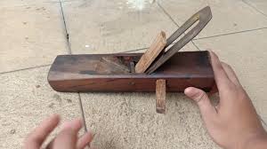 Ketam kayu manual sudah sejak lama menjadi alat utama pada proses pengerjaan kayu. Tips Singkat 1 Cara Menggunakan Ketam Panjang English Subtitle Youtube