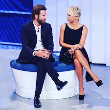 Notizie, foto e video su c e posta per te, tutti gli aggiornamenti il messaggero. C E Posta Per Te Sabato 25 Febbraio 2017 Ospite Bradley Cooper Spettegolando
