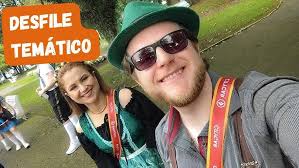 Antes do Papai Noel, mulher desce de rapel na Catedral