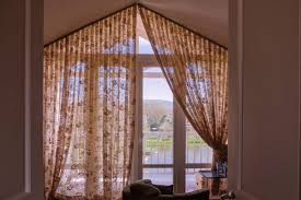 Wir bekommen auch an ihre dachschrage einen vorhang dran dachschrage fenster dreiecksfenster dachschrage. Dreiecksfenster Verdunkeln Sonnenschutz Fur Schrage Fenster Sunox De