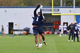 Patriots sign edge rusher Xavier Holmes off rookie minicamp tryout to fill  final roster spot - 98.5 The Sports Hub - Boston's Home For Sports