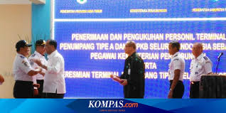 Pns (pegawai negri sipil) adalah seorang karyawan yang di gaji oleh pemerintah yang dibebankan kepada anggaran negara. Petugas Jembatan Timbang Jadi Pns Pusat Kemenhub Siapkan Rp 1 Triliun Halaman All Kompas Com