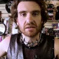 George Basil übernimmt Hauptrolle in "Flaked"