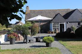 Maison Pompoulic In Bringolo Ferienhaus Fur 4 Personen Direkt Von Privat Keine Service Gebuhr Ferienhaus Outdoor Dekorationen Ferienhaus Direkt Am Meer