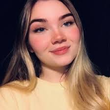 Allison Lester's Instagram, Twitter & Facebook