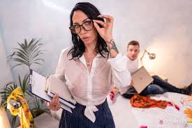 Sexy huge tits MILF in wet shirt photo set - OK.PORN