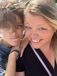 Me: just existing, minding my own business. Popsicle: