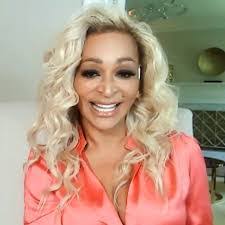 Karen Grande's Instagram, Twitter & Facebook