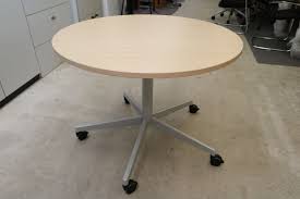 Find many great new & used options and get the best deals for schreibtisch mit regale spanplatte computertisch bürotisch mehrere auswahl at the best online prices at ebay! Steelcase Runder Tisch Rollbar Ahorn