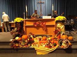 Kevin from trees n trends will show you how to decorate a beautiful christmas garland. Thanksgiving Altar Decorations Herbst Dekoration Erntedank Ernte