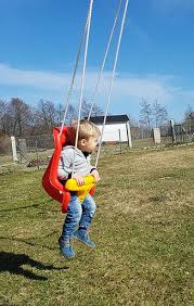 Insbesondere in den ersten wochen kann der kleine sonnenschein die eltern. Hudora Babyhochschaukel Test Babyschaukel Fur Garten Und Turrahmen Praxis Tests
