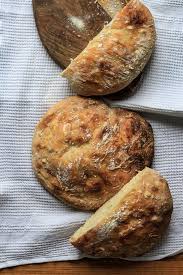 Vous retrouverez sur cette page toutes les meilleures recettes pour faire votre pain maison. La Fievre Des Reseaux Sociaux Pourquoi Tout Le Monde Fait Son Pain Maison Et Le Partage Radio Lac