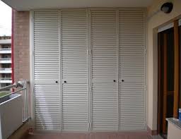 Realizziamo armadi per esterni su misura con profilati di alluminio, anche effetto legno, per i vostri giardini, terrazzi e balconi. Armadi Da Balcone Roma M M Tende E Infissi Di Massimo Grande