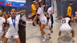 Alexandra morgan carrasco is an american professional soccer player for the orlando pride of the national women's soccer league, the highest. La Celebration D Alex Morgan Apres La Victoire Des Etats Unis