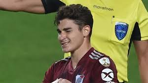 Efrain is 100 per cent committed to mexico, mexico boss gerardo 'tata' martino said earlier this week. Julian Alvarez Y Un Gesto Hermoso Con Su Dt De Inferiores