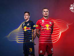 1990er sv wüstenrot salzburg home trikot gr. So Sehen Die Neuen Trikots Von Red Bull Salzburg Aus Bundesliga Ligaportal