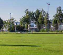 Als maßstab für die belästigung gilt, dass der betroffene auch bei geschlossenem fenster nicht schlafen kann, verweist schick auf. Sportrasen Fussballplatz Sport Rasen Wiese Fussball Fussballplatz Haas Ausfreudeamgrun Inspiration Gartenbau Garten Gartengestaltung