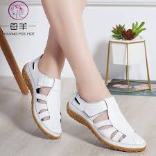 De binnenkant is gemaakt van leer en is dus ademend. Muyang Vrouwen Sandalen 2019 Zomer Schoenen Vrouw Echt Leer Platte Sandalen Vrouwen Flats Dames Schoenen Strand Sandalen Maat 35 42 Low Heels Aliexpress