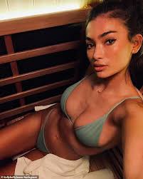 Learn how rich is she in this year and. Model Kelly Gale Once Again Denies Having Had Breast Implants After Being Asked By A Fan Daily Mail Online