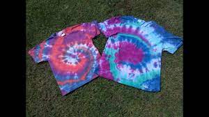 Das verwundert nicht, denn vor allem kinder haben großen spaß daran, mit bunten batikfarben zu experimentieren und sich auf überraschende muster. Batik T Shirt Einfach Selber Machen Youtube