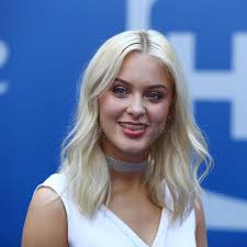 She first gained national fame for winning the 2008 season of the talent show talang, the swedish version of got talent, at the age of 10. Schwedischer Sanger Und Texter Und Komponist Zara Larsson Nimmt Bei Arthur Ashe Kids Day 2016 Teil Redaktionelles Stockbild Bild Von Konzert Aufwerfung 88088064