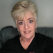 Tara Brannon's Instagram, Twitter & Facebook