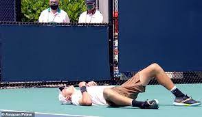 El 309º del ranking sorprende a sinner en su primer partido en hierba. British Teenager Jack Draper Collapses On Court At Miami Open Daily Mail Online